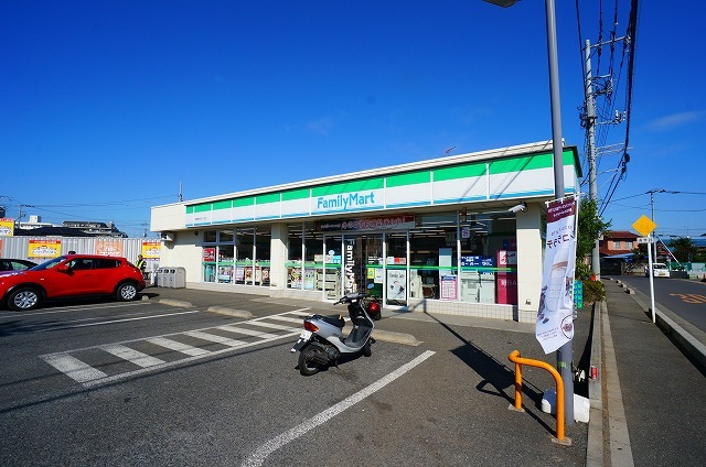 コンビニ　ファミリーマート朝霞根岸台四丁目店（コンビニ）まで630m