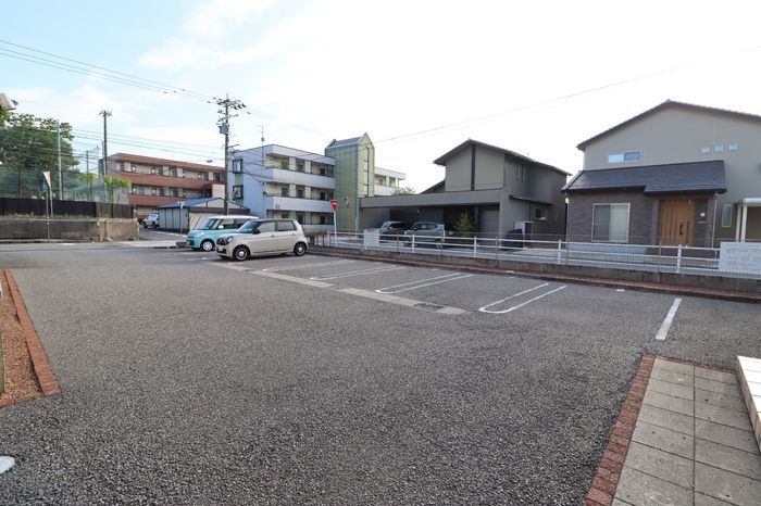 駐車場　2台目もお気軽にお問合せください♪