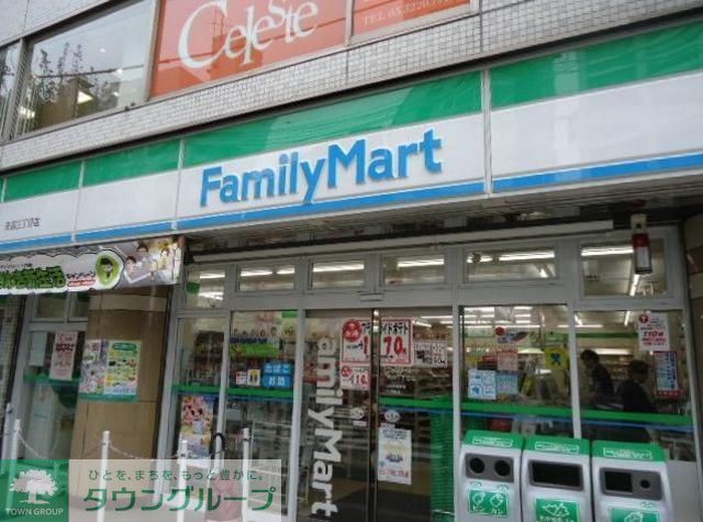 コンビニ　ファミリーマート（コンビニ）まで140m