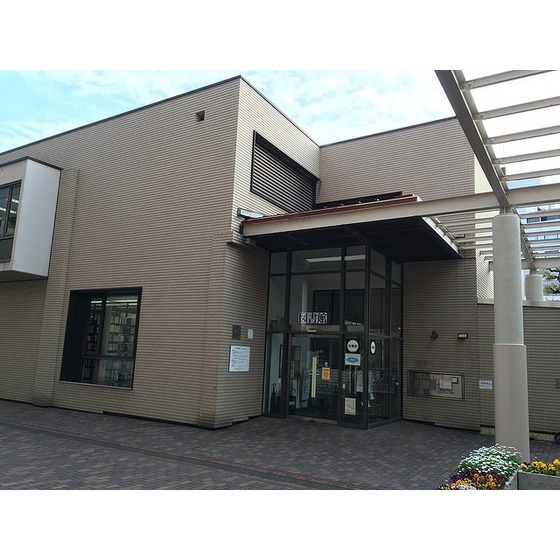 図書館　目黒区民センター図書館（図書館）まで800m