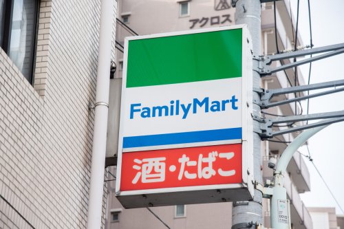 コンビニ　ファミリーマート 尼崎三反田町二丁目店（コンビニ）まで376m