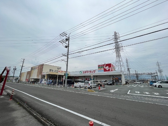 ショッピングセンター　ぎゅーとらラブリー津神戸店（ショッピングセンター）まで826m