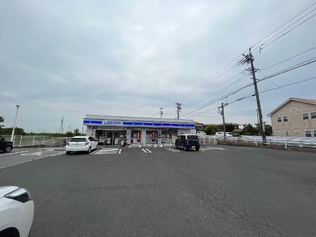 コンビニ　ローソン津神戸店（コンビニ）まで981m