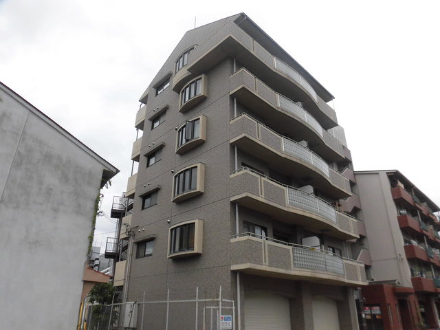 建物外観　日当たりの良い明るいマンションです。