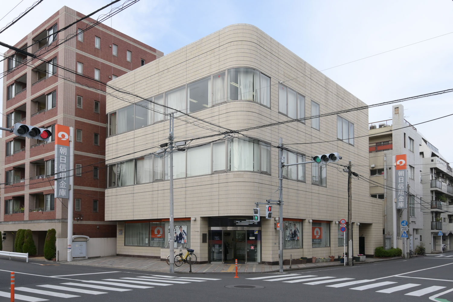銀行　朝日信用金庫立川支店（銀行）まで595m