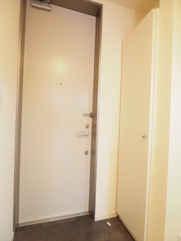玄関　※別部屋参考写真
