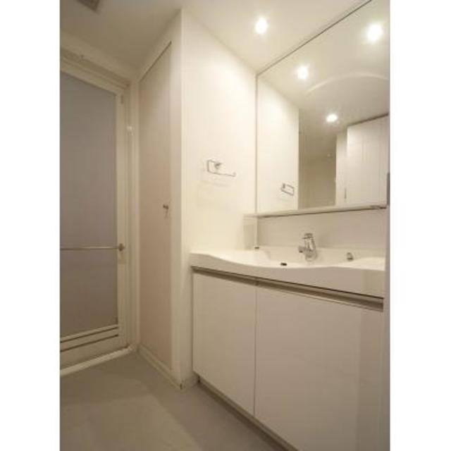 洗面設備　※写真は同タイプ住戸です。