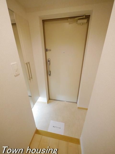 玄関　同物件別部屋写真
