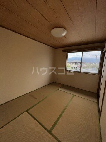 メゾネットα B棟の内装写真