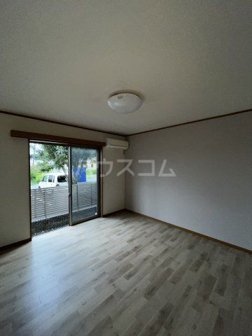 メゾネットα B棟の居間写真