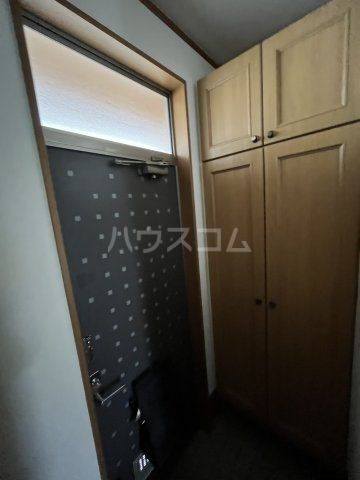 メゾネットα B棟の玄関写真