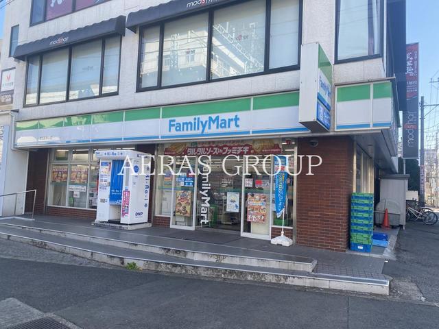 コンビニ　ファミリーマート 草加駅東口店（コンビニ）まで222m