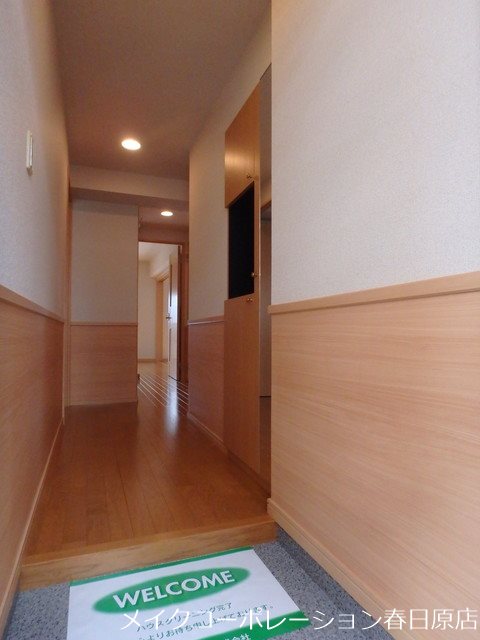 玄関　写真は同型タイプ