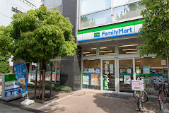 コンビニ　ファミリーマート 西新宿アトラスタワー店（コンビニ）まで142m
