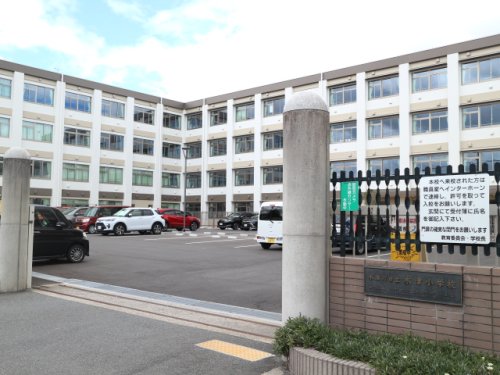 小学校　木津川市立木津小学校（小学校）まで998m