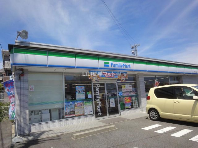 コンビニ　ファミリーマート 瀬戸みずの坂店（コンビニ）まで840m