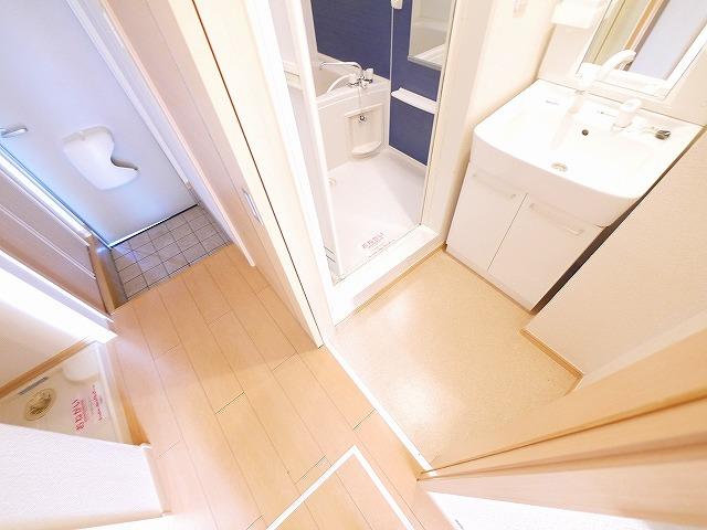 洗面設備　コンパクトで使いやすい洗面所