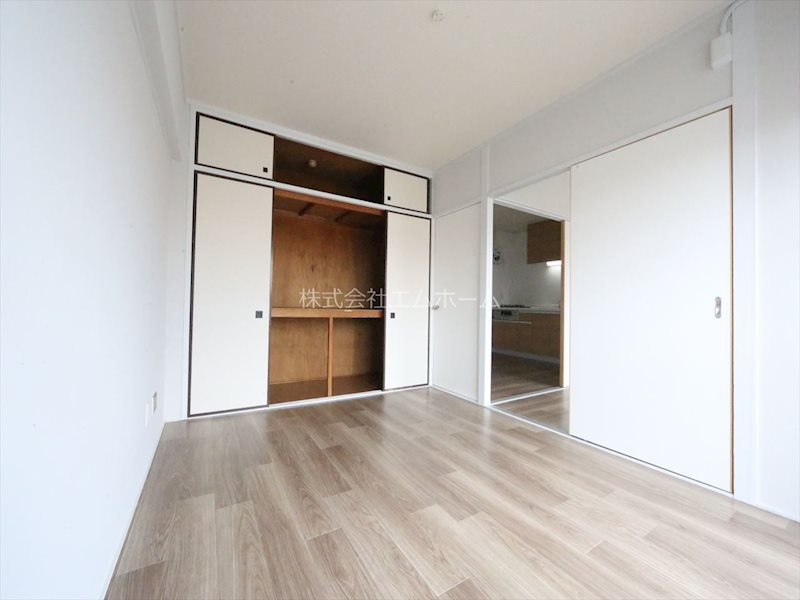 その他部屋・スペース　南側洋室6帖　収納充実してます