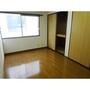 収納　各部屋に押入れあり