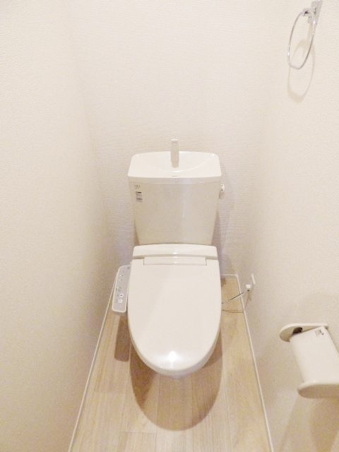 トイレ　嬉しい温水洗浄便座付き♪