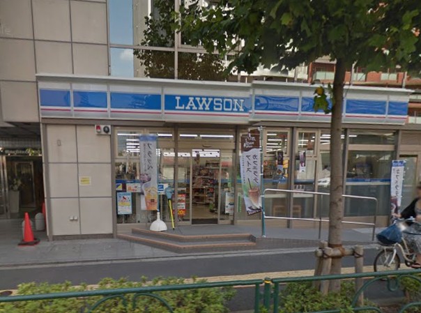 コンビニ　ローソン西早稲田駅前店（コンビニ）まで492m