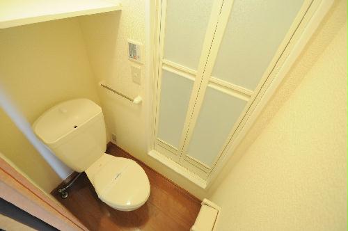 トイレ　同タイプ部屋の写真となり設備等は現況と異なる場合があります