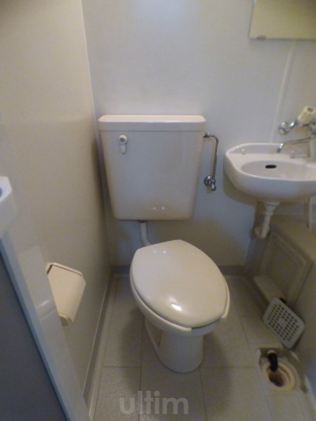 マンションAのトイレ写真
