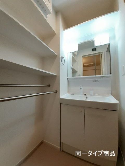 ＪＲ弥彦線 燕三条駅 徒歩14分 2階建 新築の内装写真