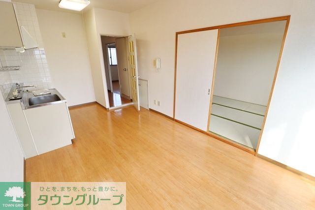 デューヒルズ壱番館の居間写真