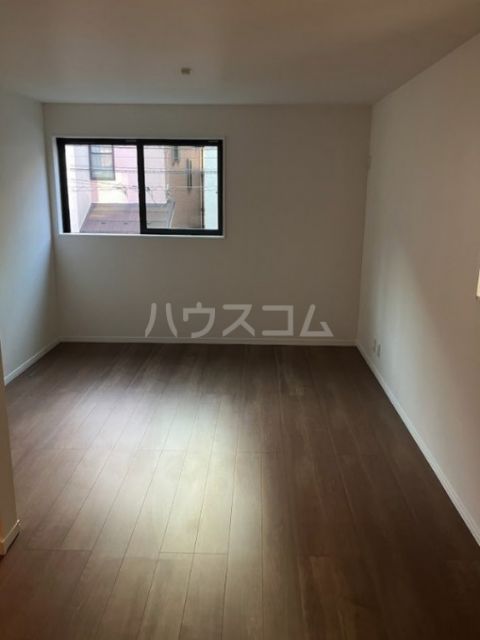 横浜市神奈川区松見町4丁目戸建の居間写真