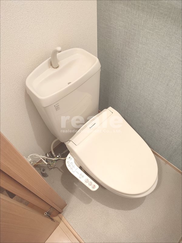 ＪＲ中央線 西荻窪駅 徒歩13分 2階建 築19年のトイレ写真