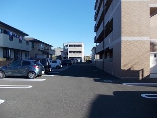 駐車場　車をお持ちの方に嬉しい駐車場付きの物件です