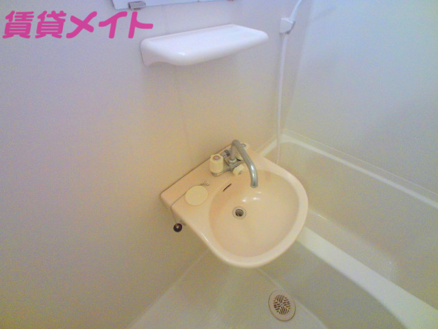 洗面設備　同型参考写真