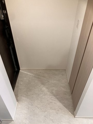 玄関　※別部屋の参考写真です。