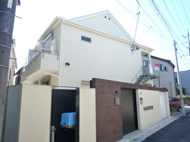 建物外観　２００９年築のオートロック対応アパート
