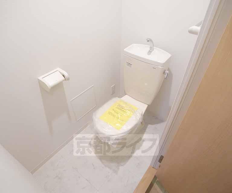 近鉄京都線 竹田駅 徒歩8分 4階建 築14年のトイレ写真