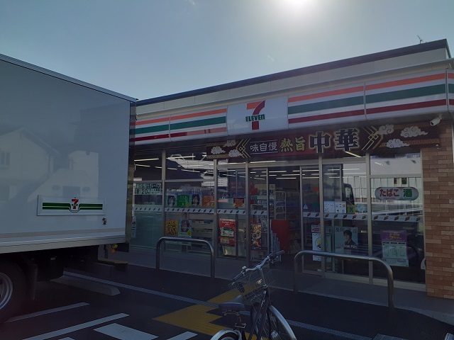 コンビニ　セブンイレブン（コンビニ）まで250m
