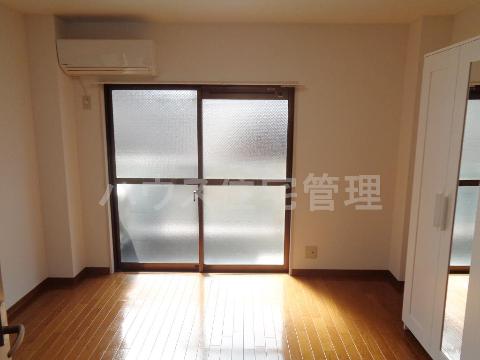 ＪＲ東海道本線 摂津富田駅 徒歩1分 4階建 築36年の居間写真