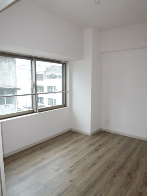 AZMONDの居間写真