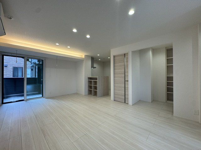 ＪＲ埼京線 北戸田駅 徒歩8分 3階建 築1年の居間写真