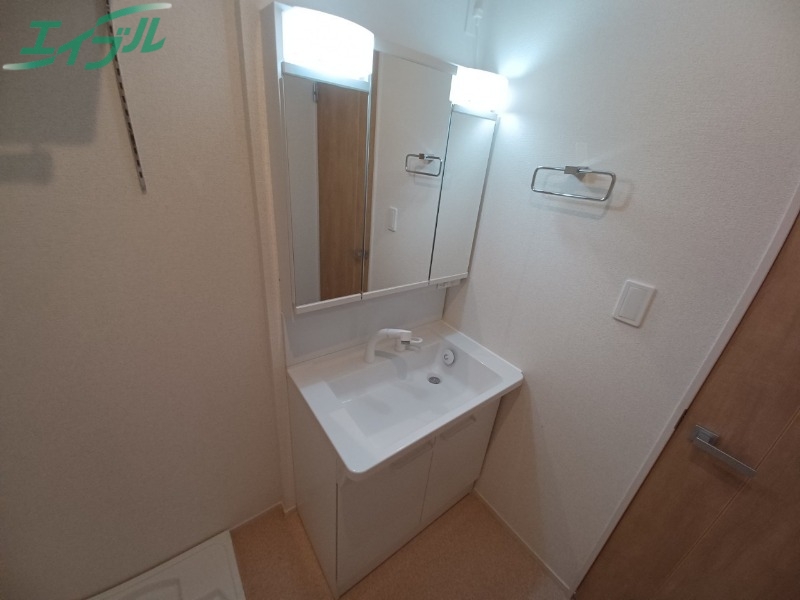 洗面設備　同型参考写真