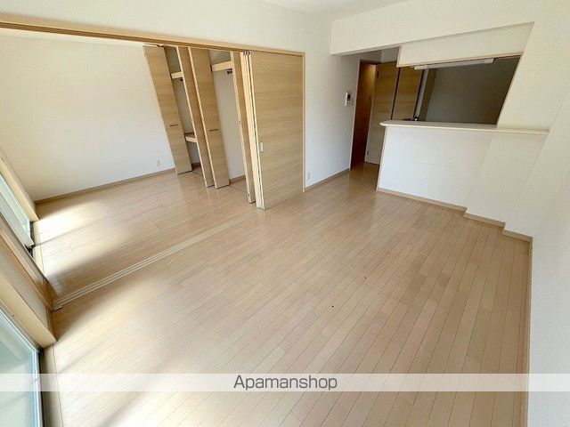 ル レーヴ Aの居間写真
