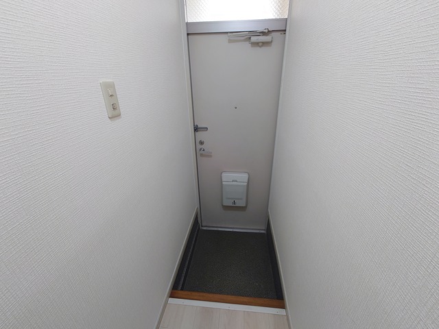 プチハウス仁川の玄関写真