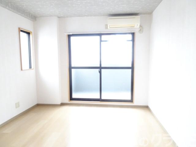 居室・リビング　２面採光で明るいお部屋です（＊＾＾＊）