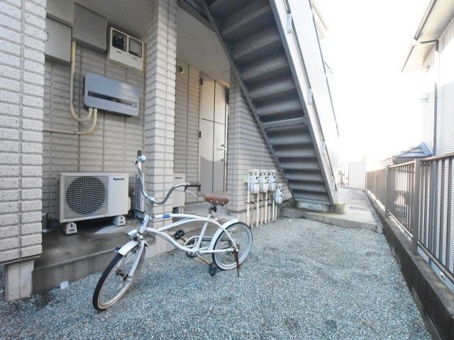 京急本線 上大岡駅 徒歩13分 2階建 築19年の外観写真
