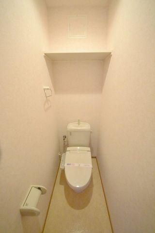 京急本線 上大岡駅 徒歩13分 2階建 築19年のトイレ写真