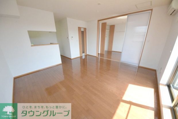 京急本線 上大岡駅 徒歩13分 2階建 築19年の居間写真