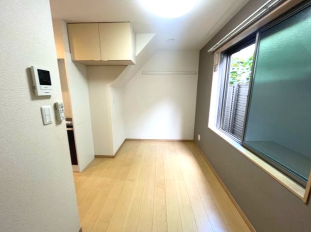居室・リビング　同建物内別のお部屋の参考写真になります。
