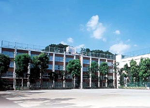 中学校　聖徳学園中学・高等学校（中学校）まで960m
