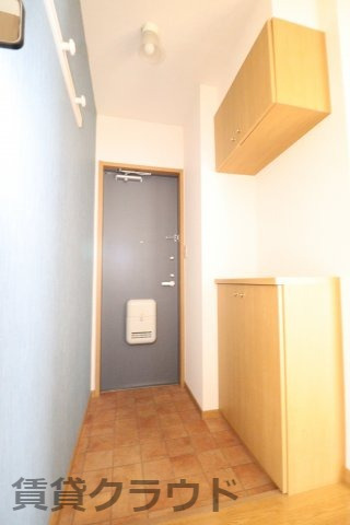 玄関　収納もある玄関です